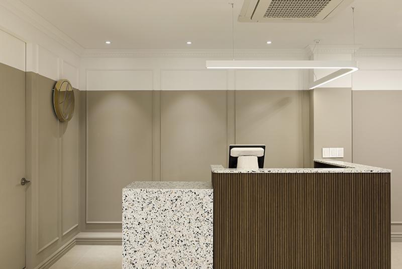 简约时尚的 38 平米美容院设计-19