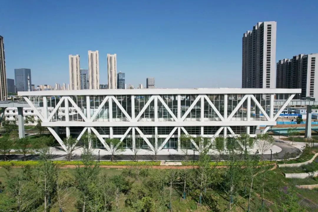 国内首条商用运营空轨建成试跑-41