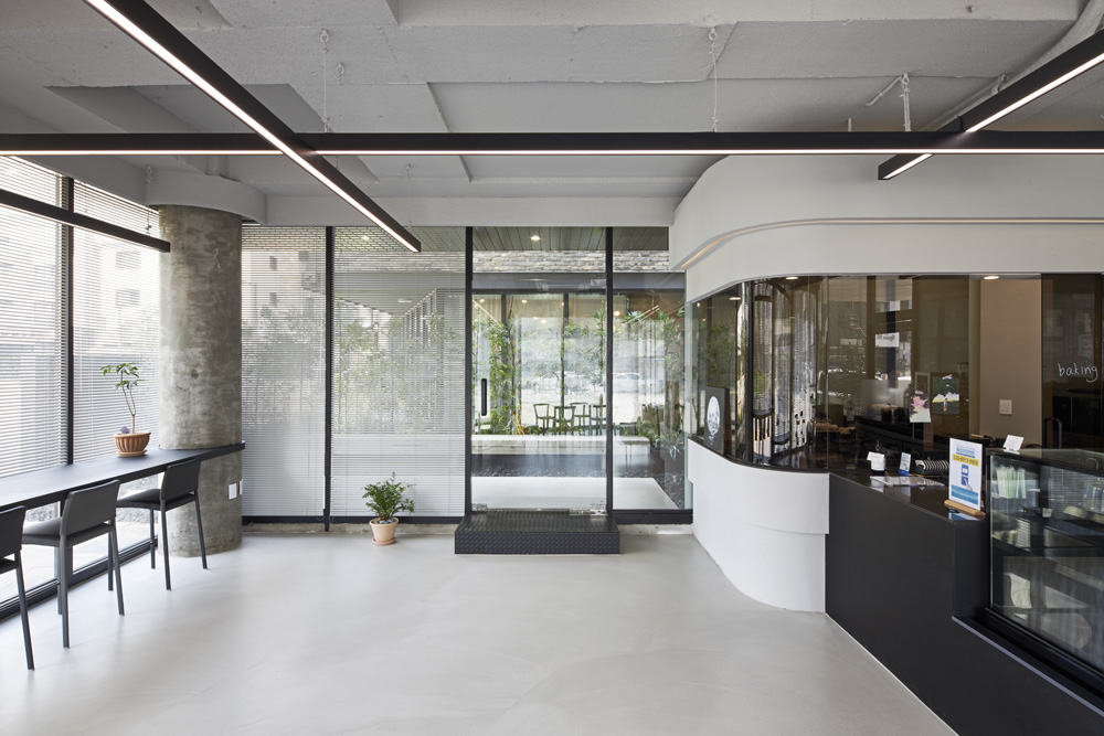 20 平米迷你咖啡馆，简约设计打造温馨空间-5