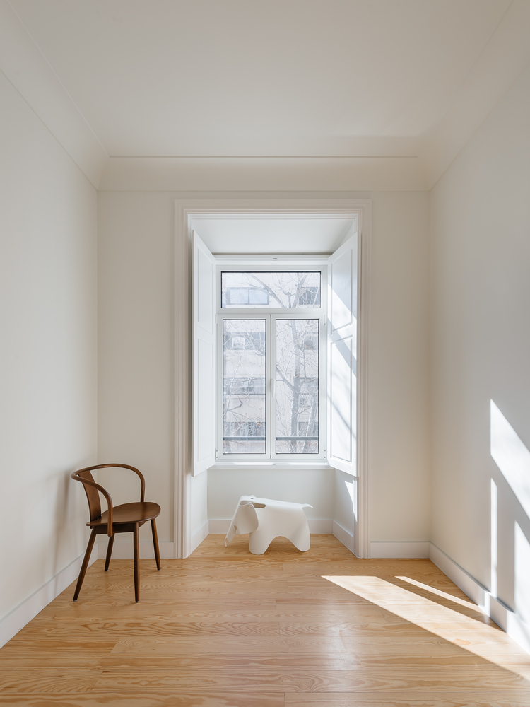 葡萄牙里斯本百年建筑翻新变身时尚住宅-54