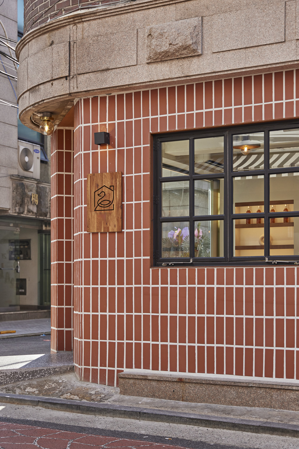 24 平米极简智能公寓，打破空间局限-16