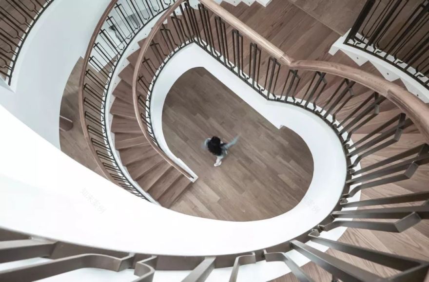 陆家嘴顶层私宅,舞者般的旋转楼梯-29