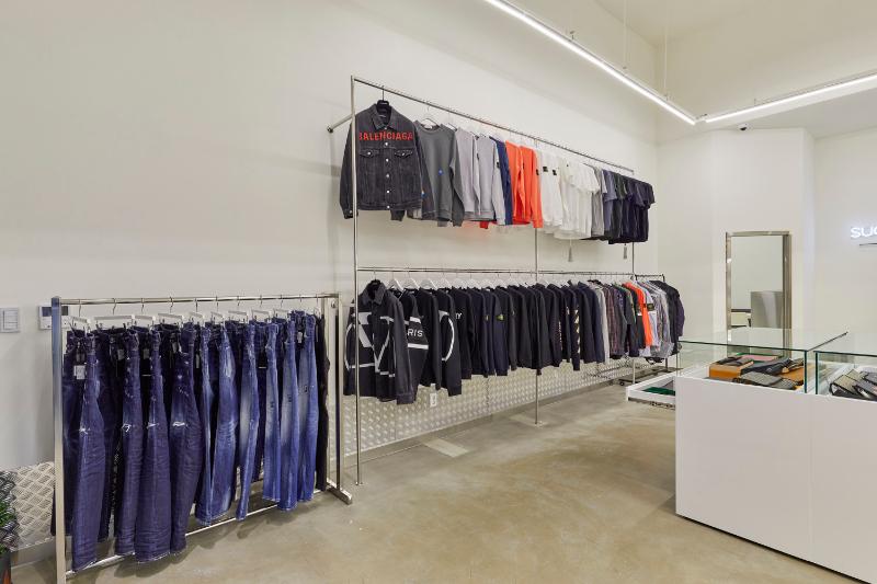 SUGAR 时尚简约 18 平米服装店设计-8