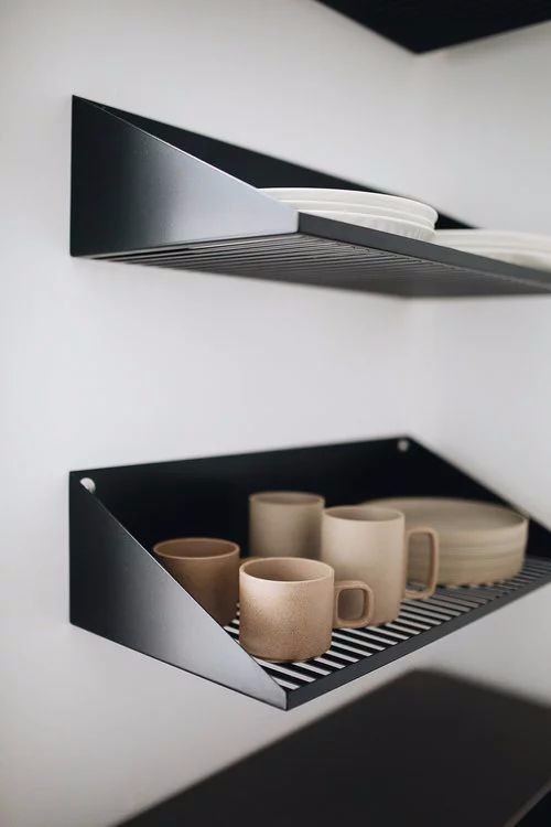 67㎡ 小公寓，墙壁上的层板、挂钩、衣架设计的太赞了-41