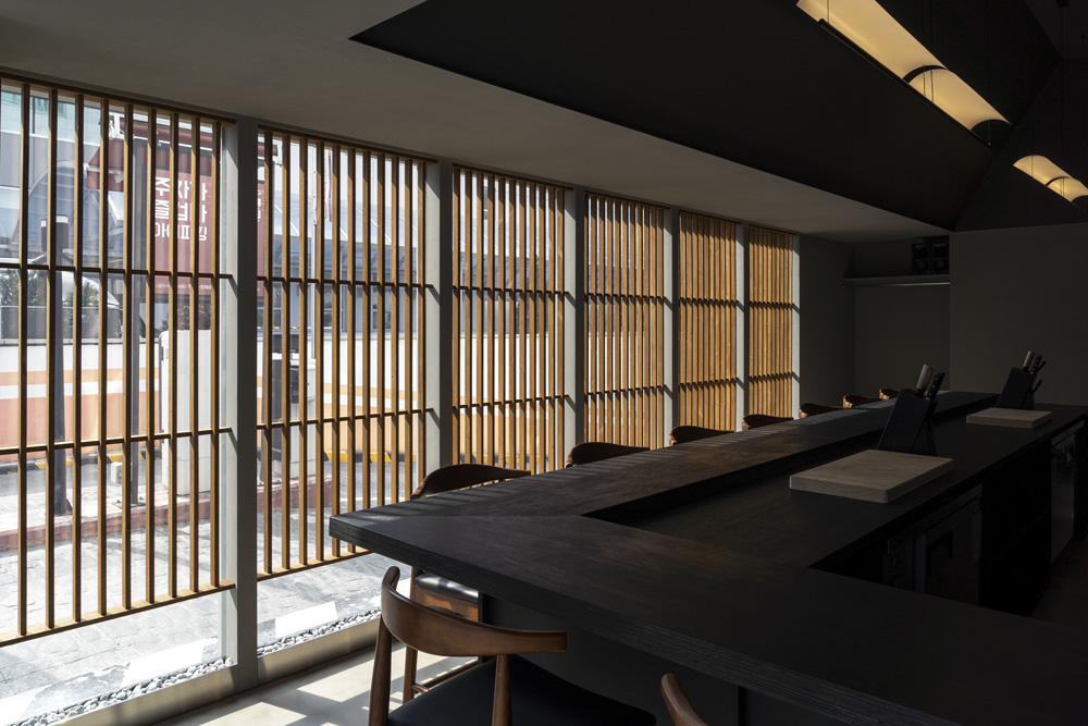 时尚高级的 11 坪料理店室内设计案例-3