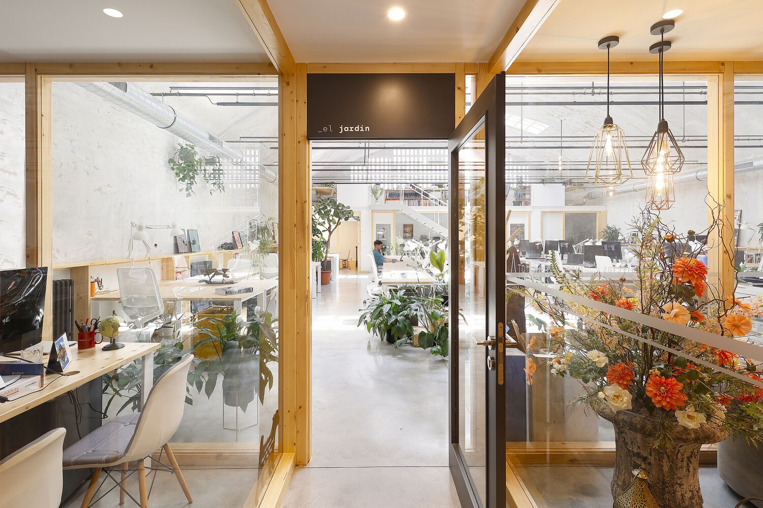 西班牙合作温室办公空间-6
