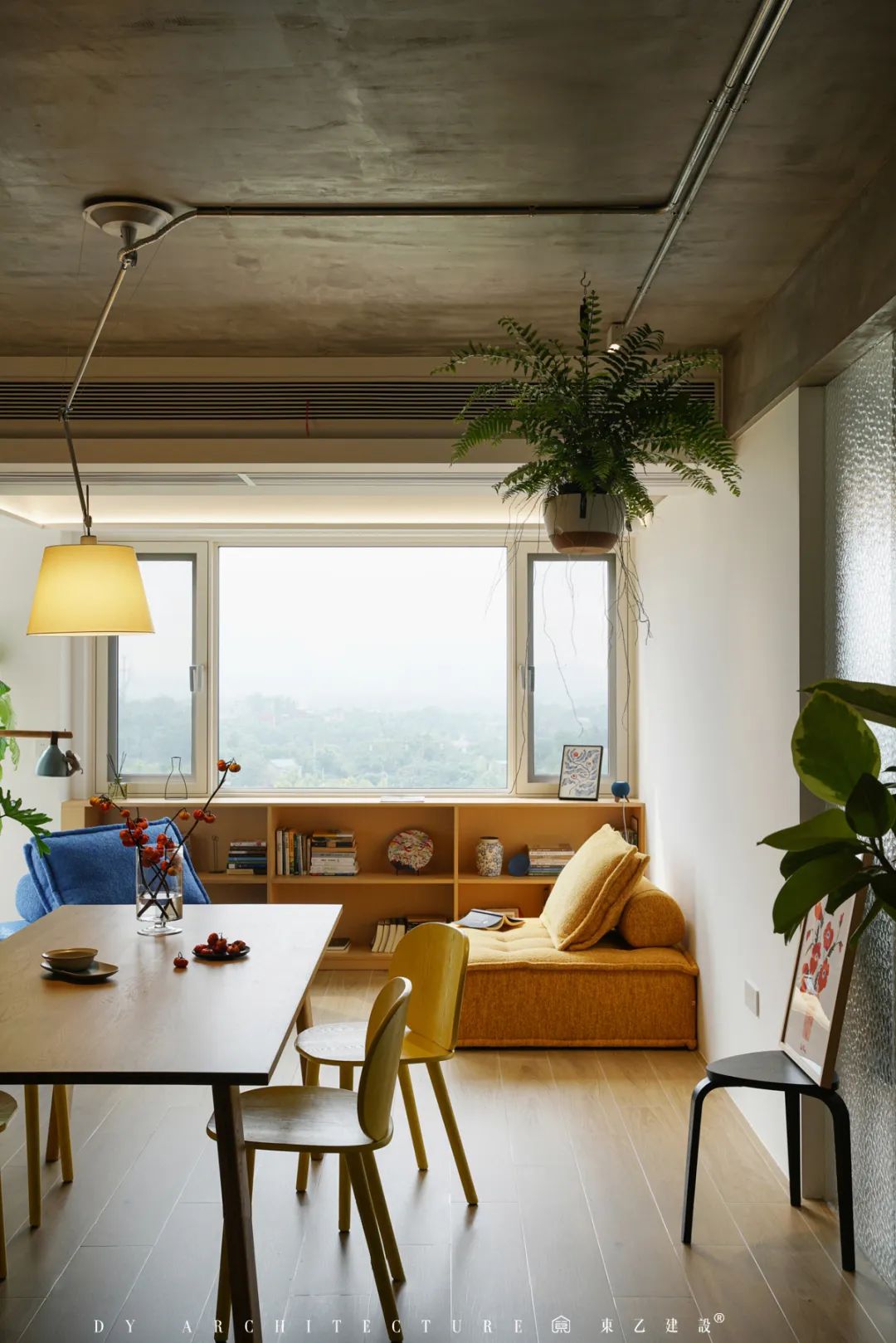 原始粗狂的混凝土裸顶遇上紧凑小三房,这酷酷的松弛感真让人着迷丨中国长沙丨東乙建设-46