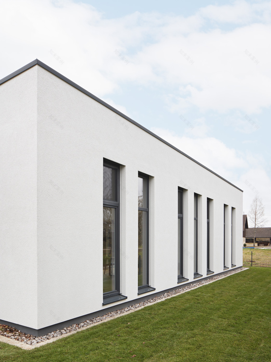 带开放式布局的独栋住宅 buerohauser-17