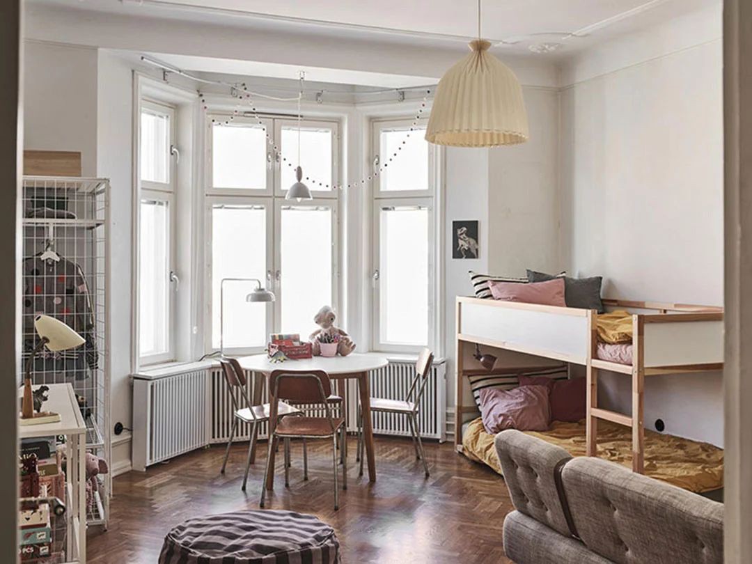 瑞典年轻家庭的复古现代主义色彩家园-17