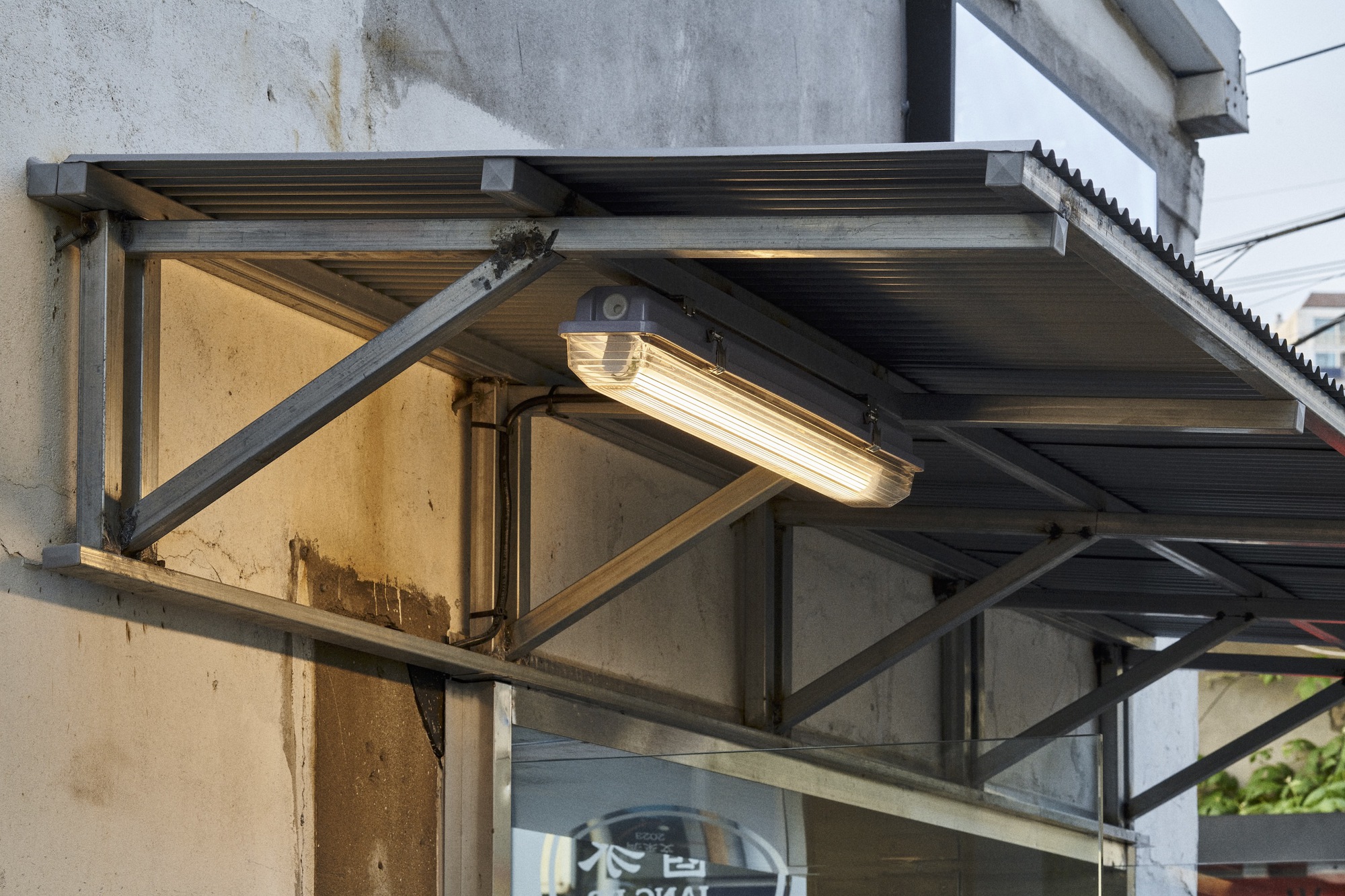 脏脏韩式室内街头酒吧丨韩国首尔丨omostudio-36