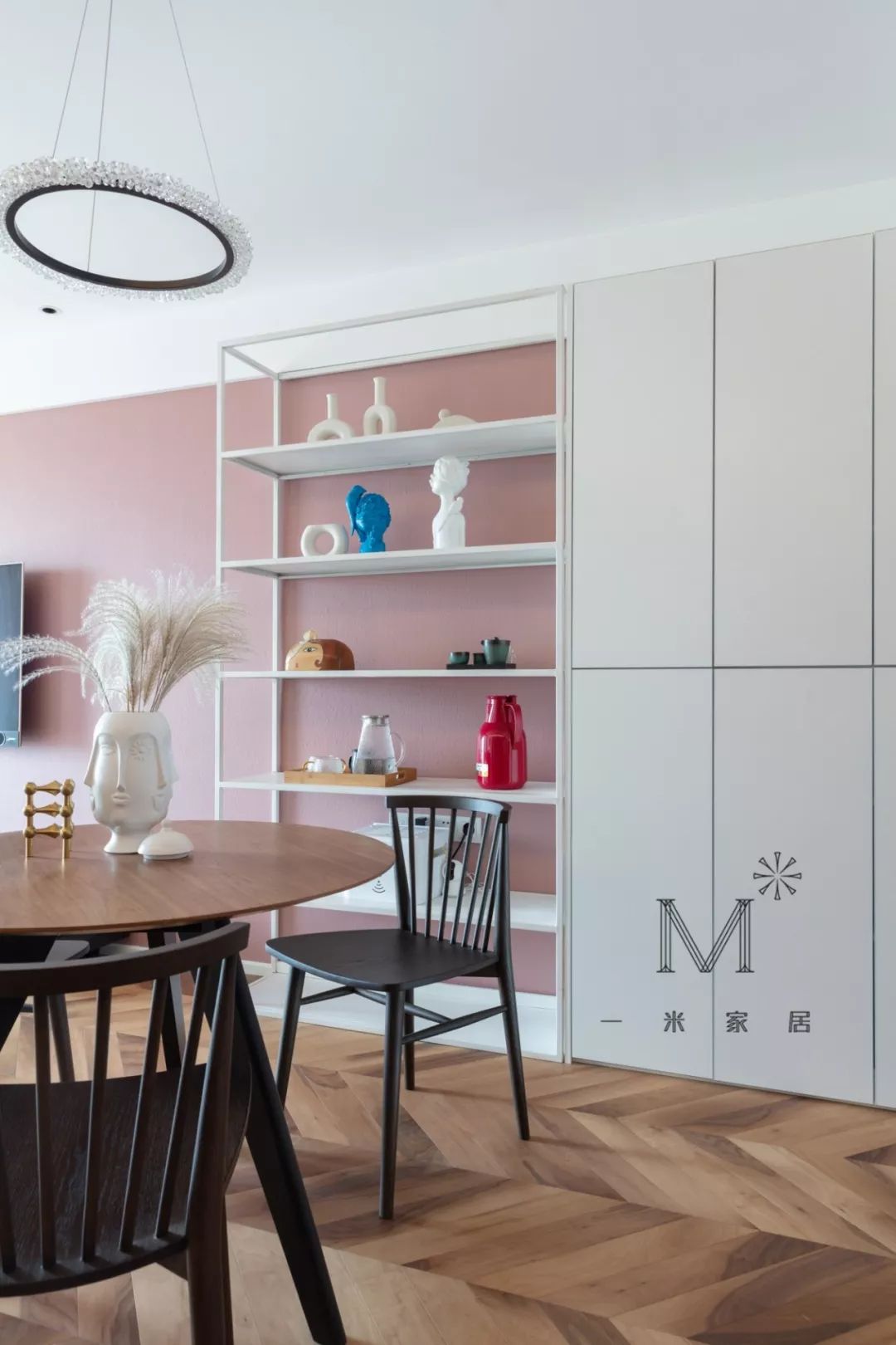 新时代女性独居空间，粉色浪漫与灰色简约的完美结合-34