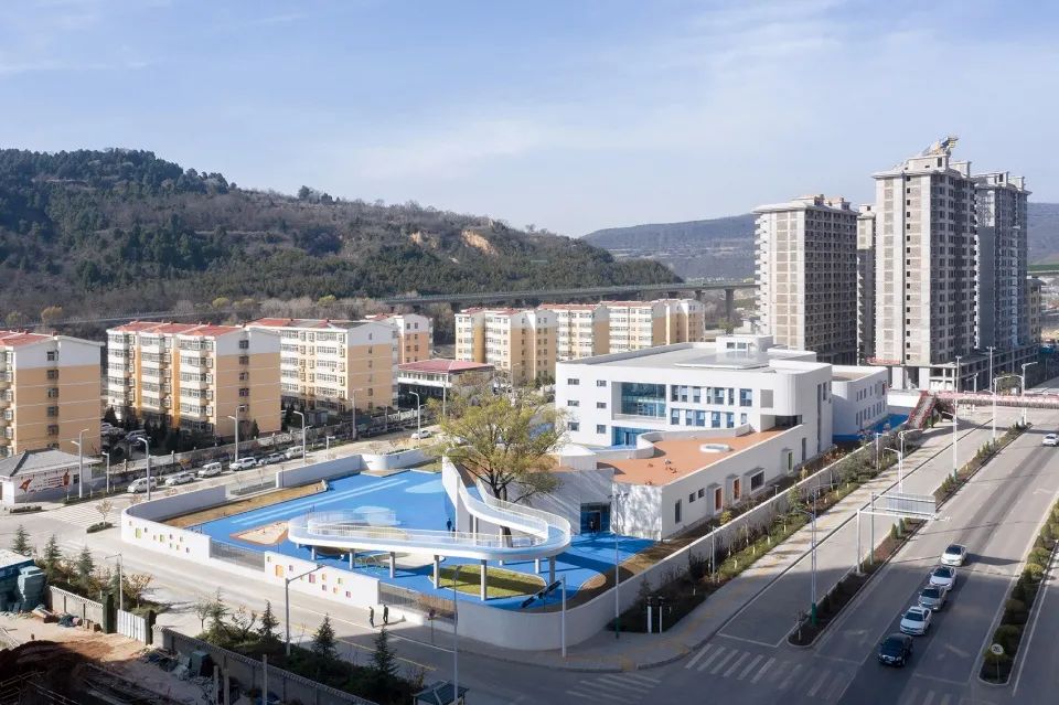 黄陵县新区幼儿园 | 自然开放的空间设计-7