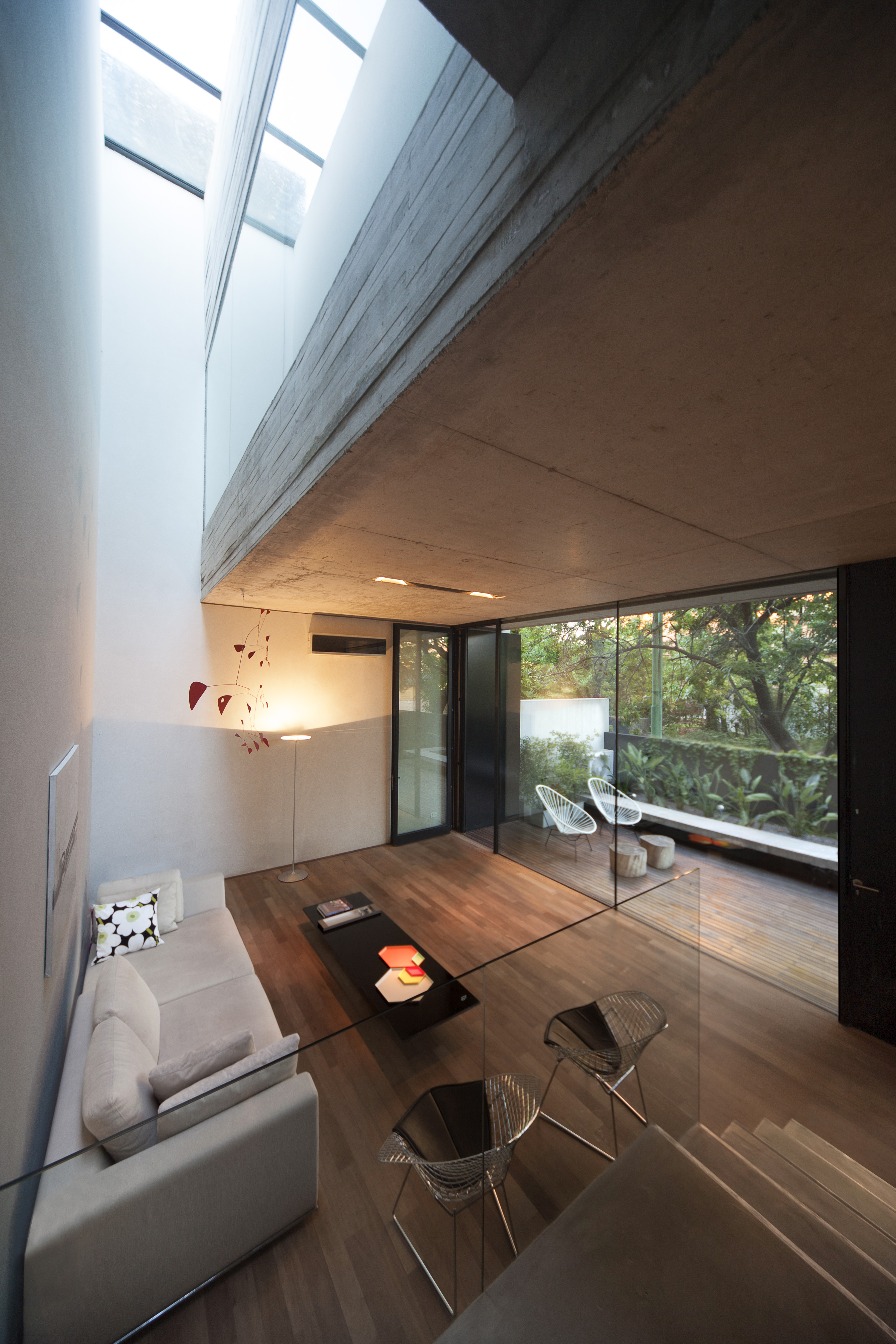 布宜诺斯艾利斯“角落之家”垂直布局的现代住宅设计-9