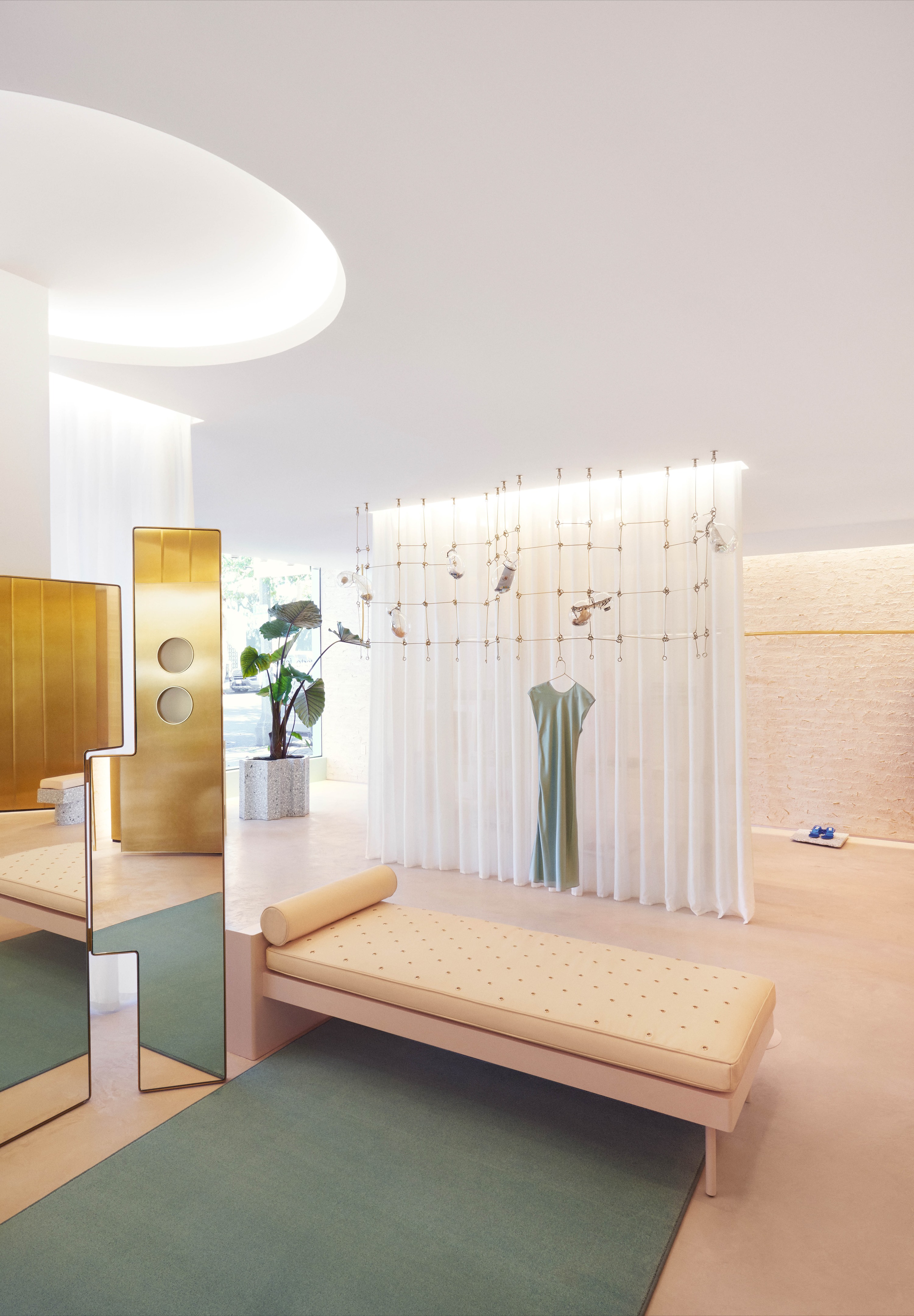 洛杉矶复古建筑中的时尚服装店设计丨美国洛杉矶丨Robert Vattilana-19