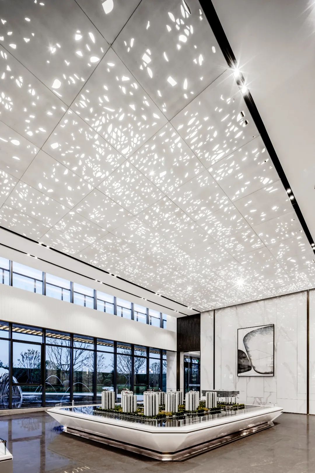 德信未来之翼售楼处 | 现代与古典的宁静奢华融合-12