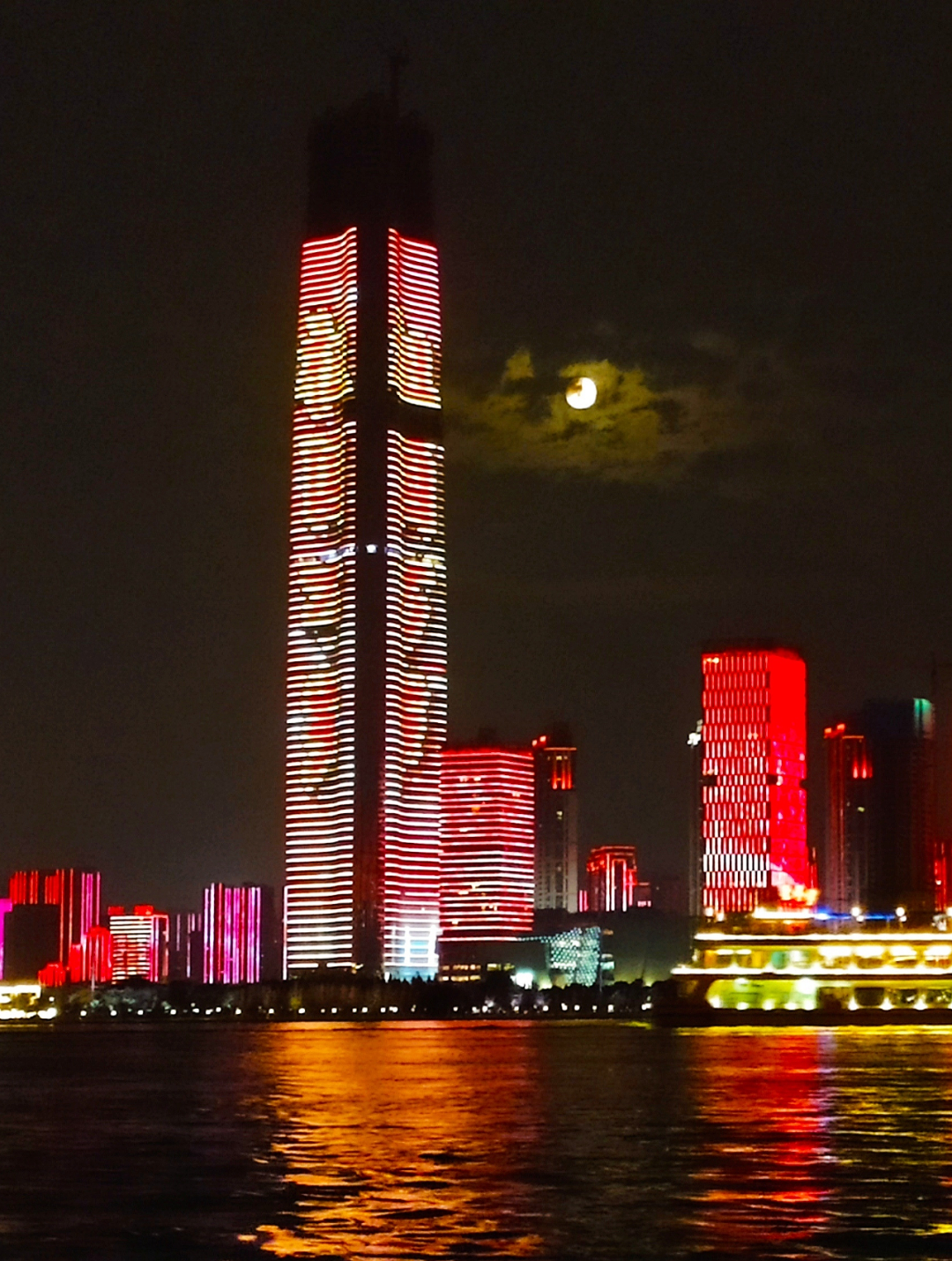 武汉绿地中心 | 长江巨幕下的室内设计盛宴-12