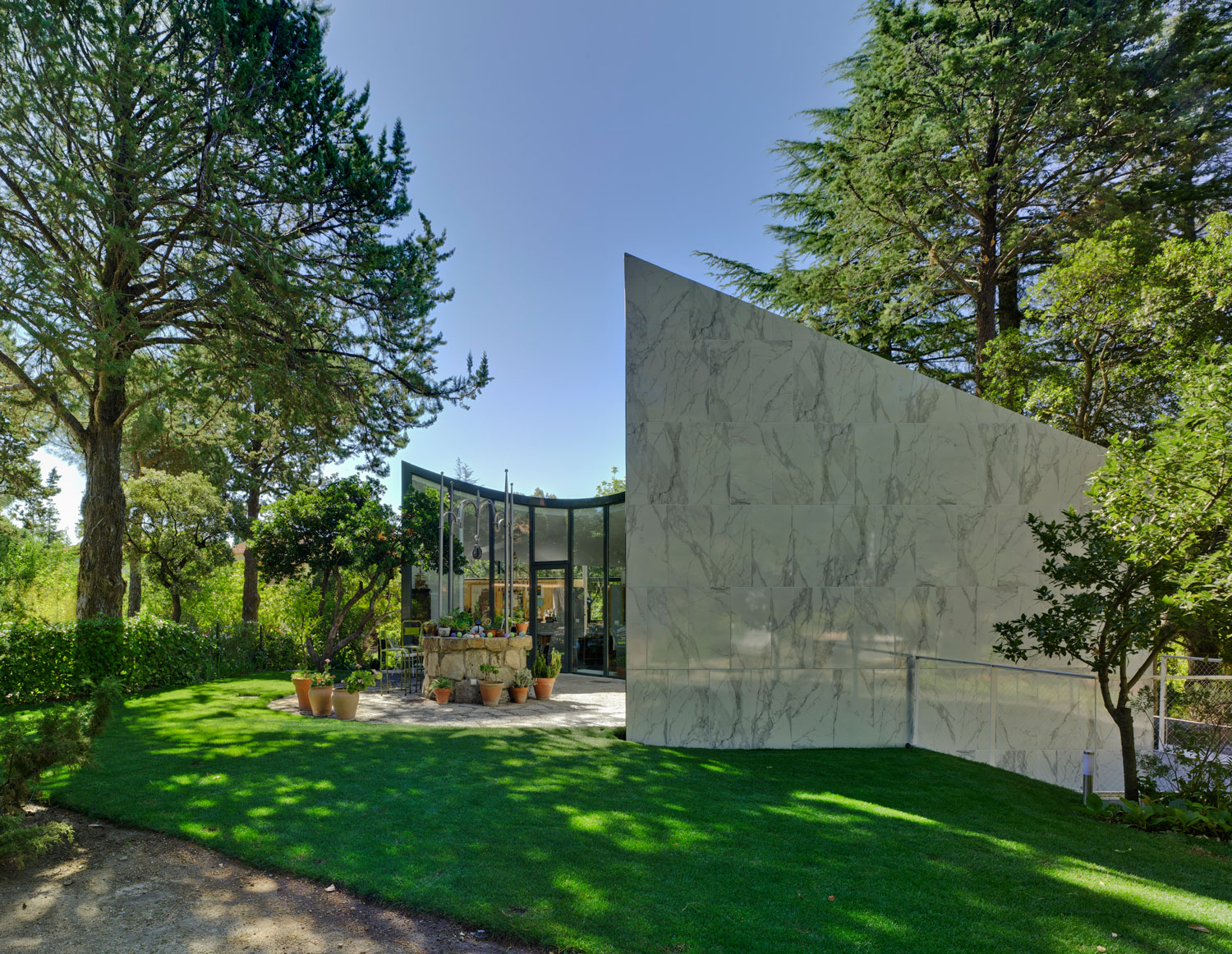 House Built Over a Former City Water Tank in Madrid by Valdivieso Arquitectos-2