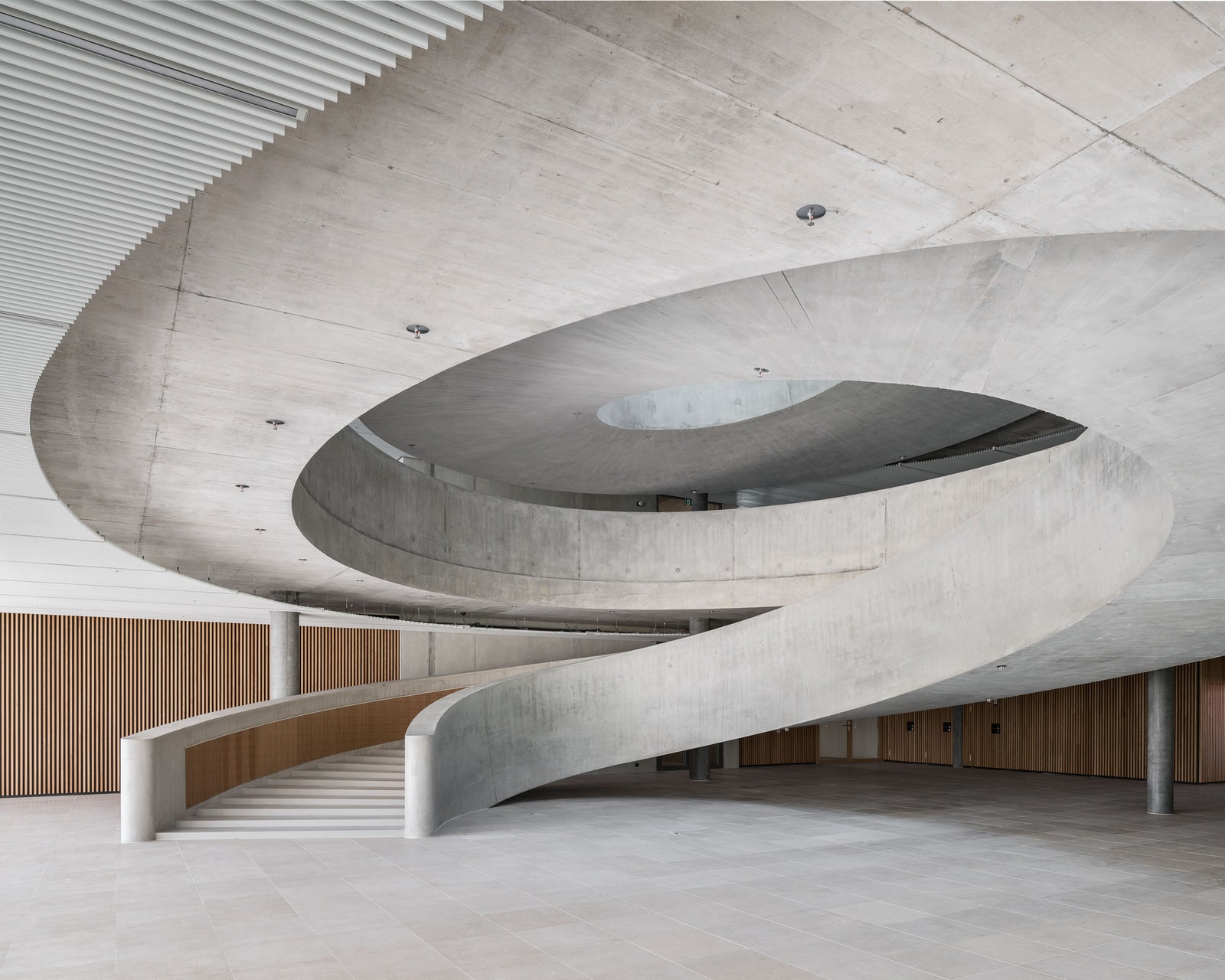 瑞士带混凝土螺旋楼梯的办公楼丨Hildebrand建筑事务所-8