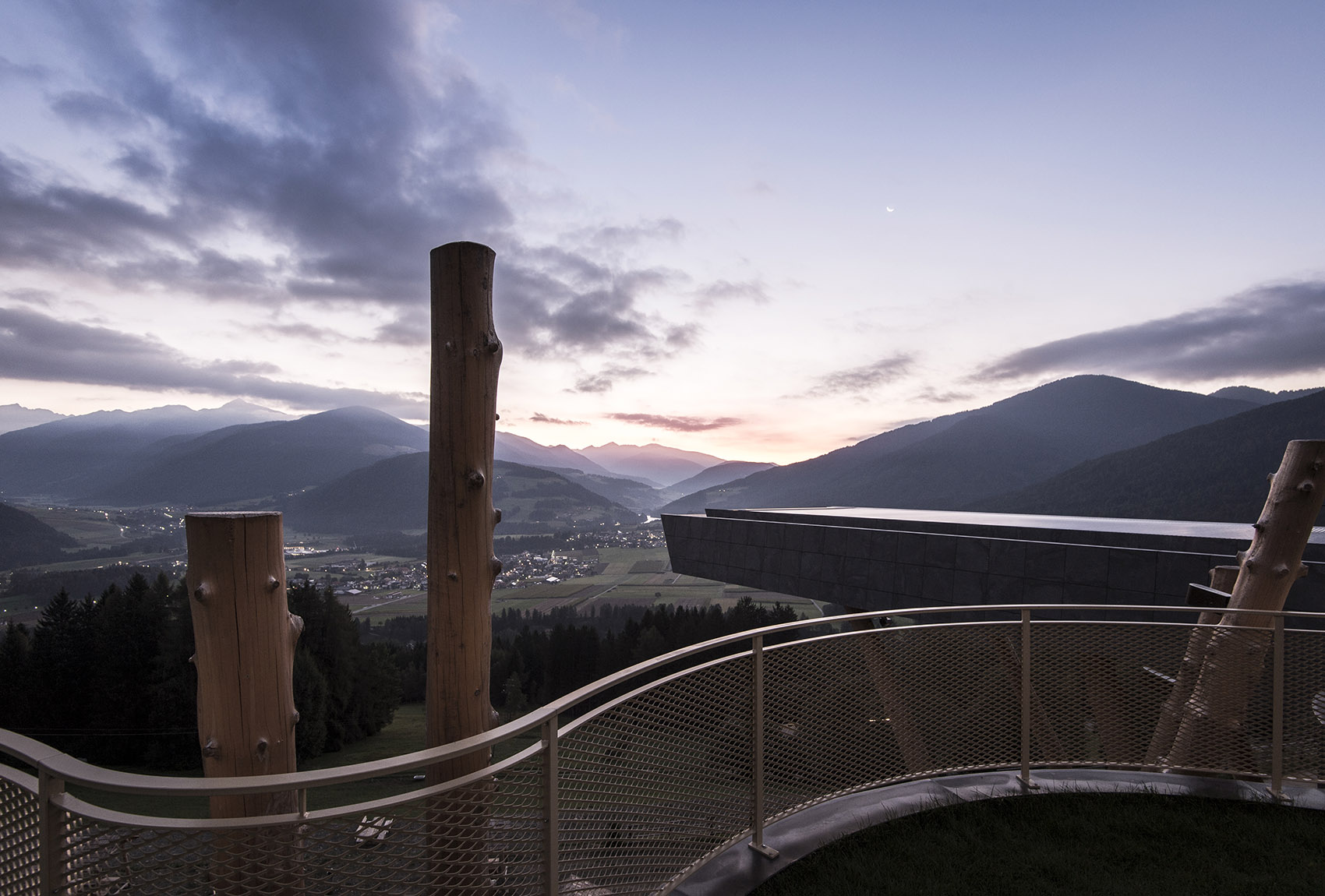 游弋于天地间 & 拥有漂浮大泳池的意大利Hubertus 酒店 / noa* -48