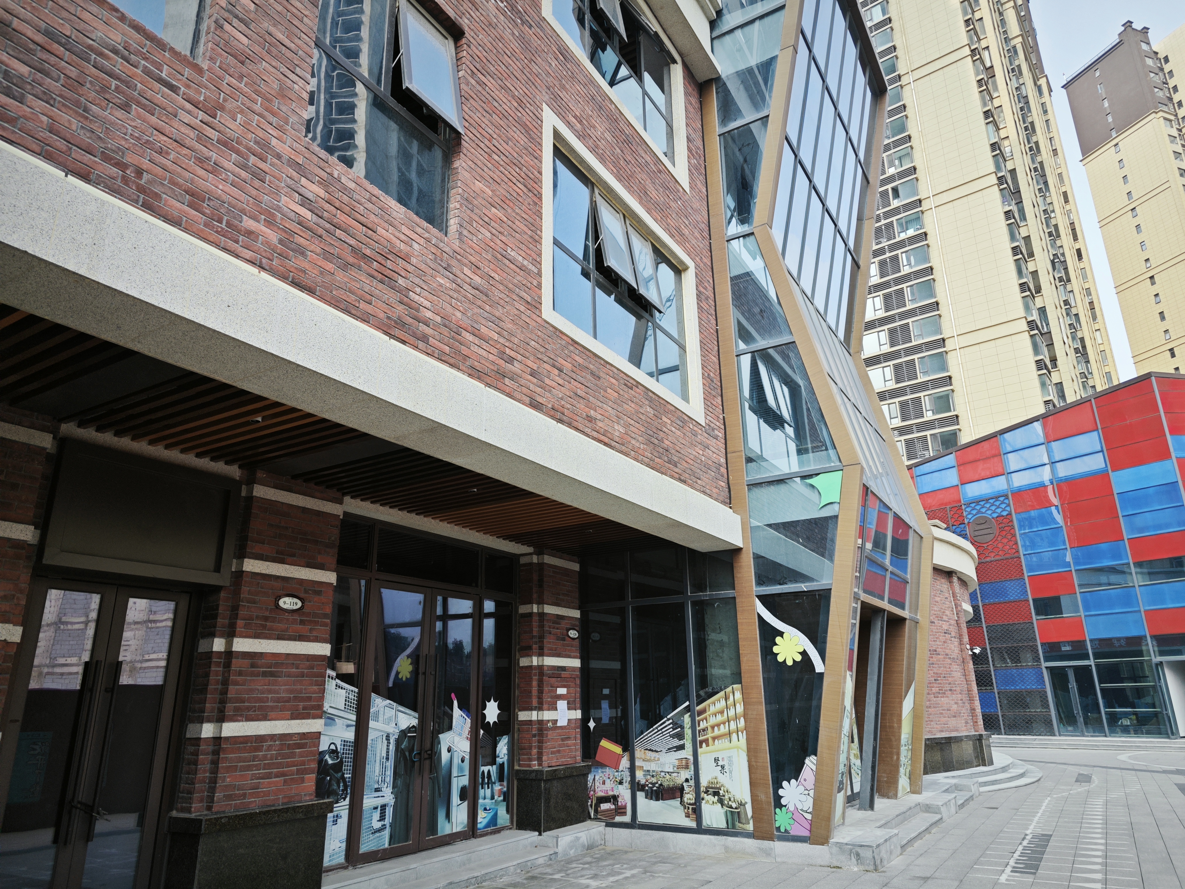 腾升装饰|泉舜·润泉苑商业综合体步行街外幕墙工程-5