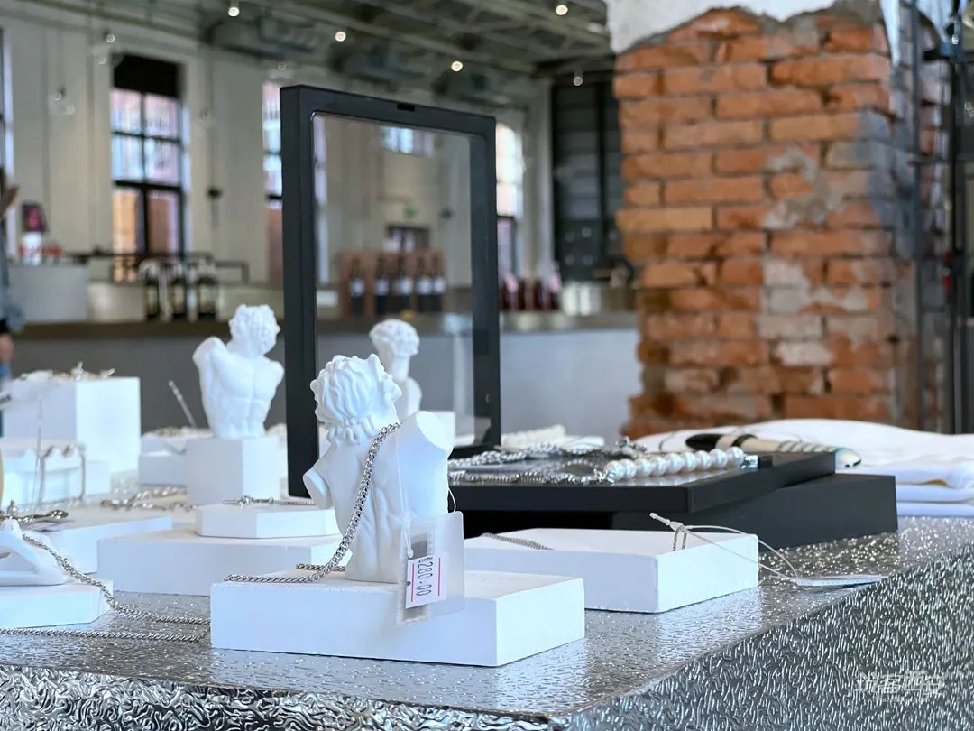 SEE SEE SPACE · 新旧碰撞的多元共享空间丨中国西安丨柏涵装饰精品设计机构-36