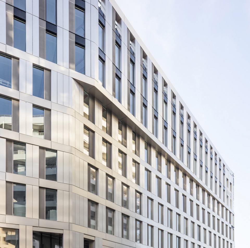 绿意盎然的城市办公空间-17