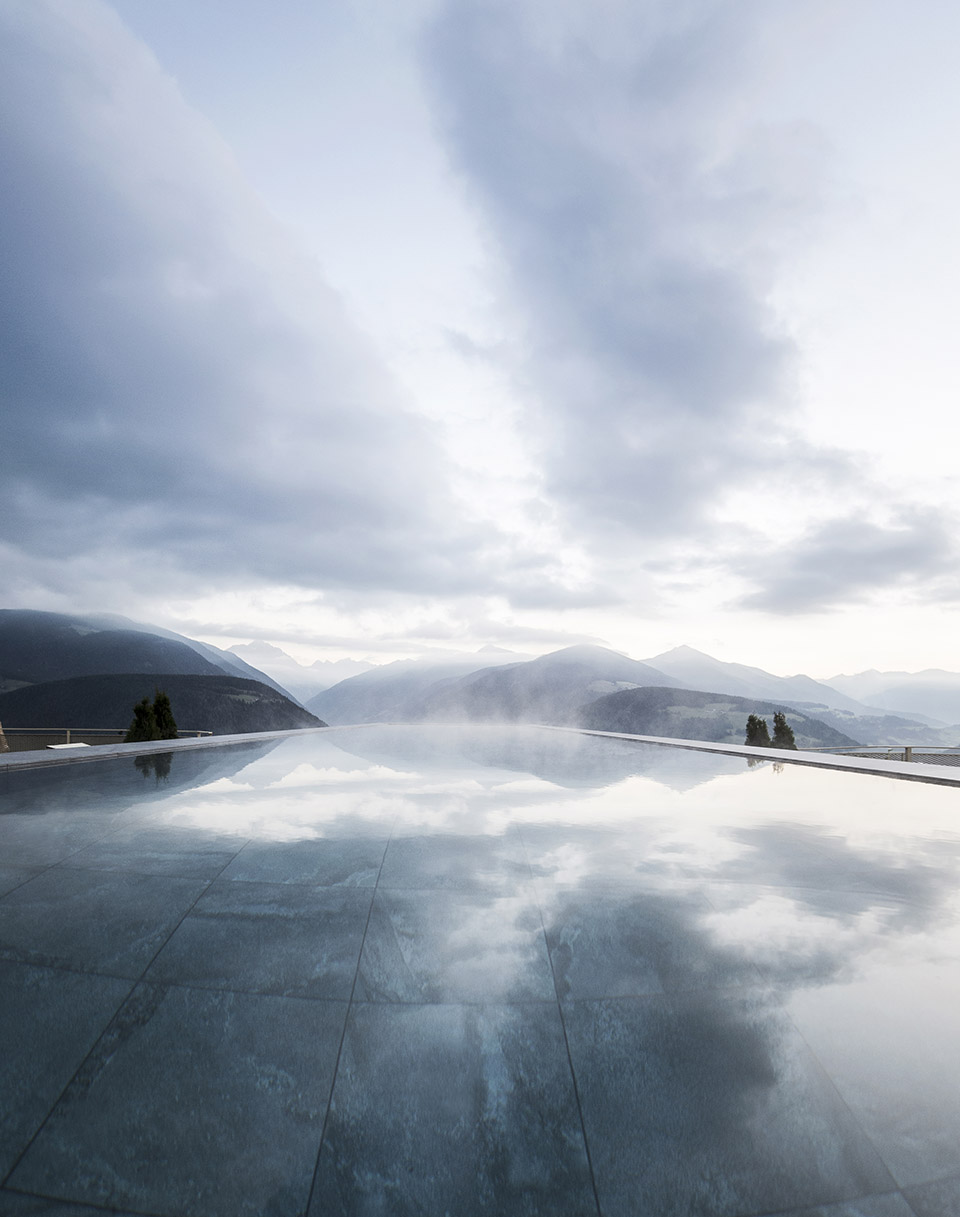 游弋于天地间 & 拥有漂浮大泳池的意大利Hubertus 酒店 / noa* -115