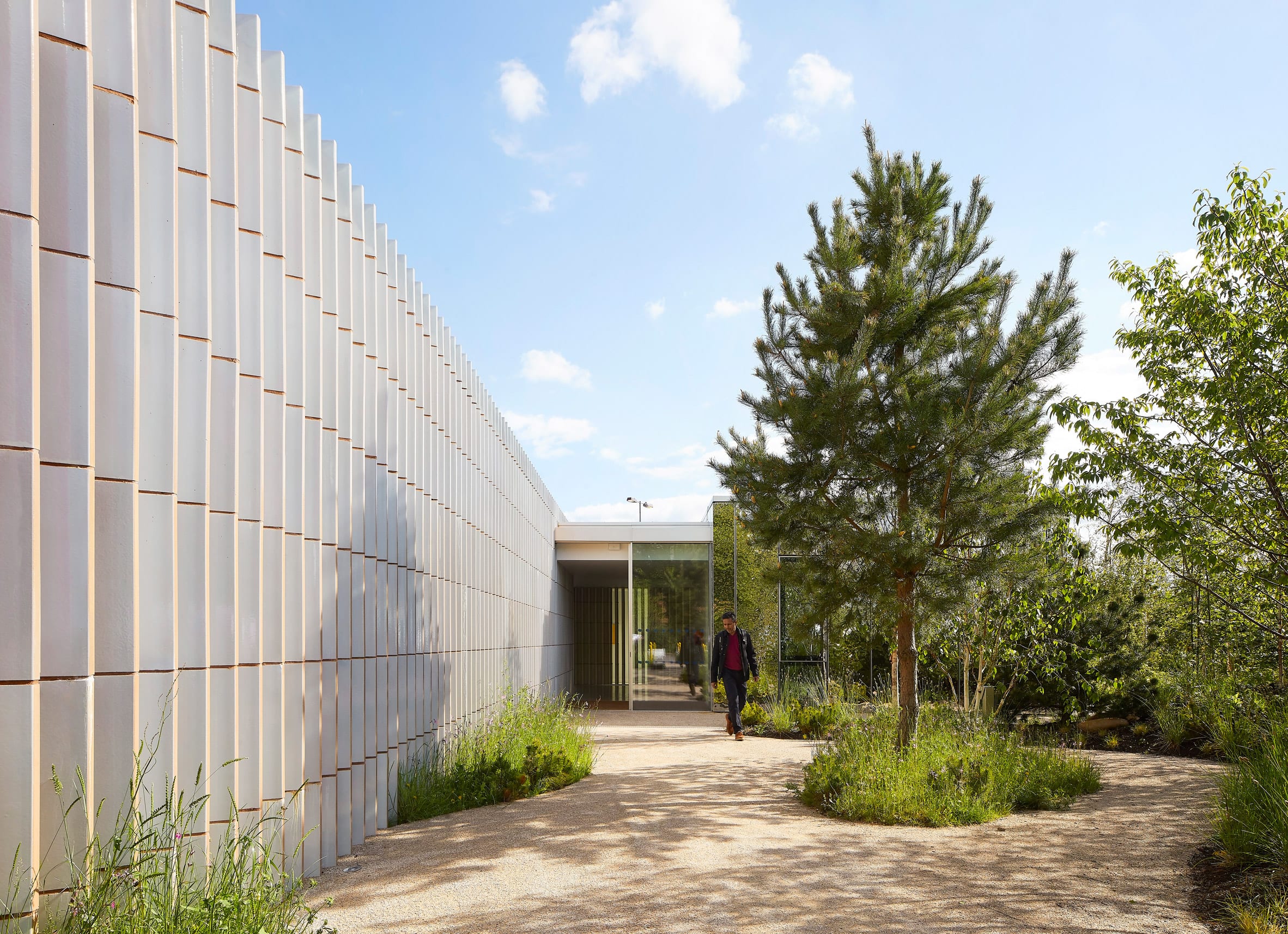 绿意盎然的 Maggie's Southampton 中心,花园与室内空间交融-12