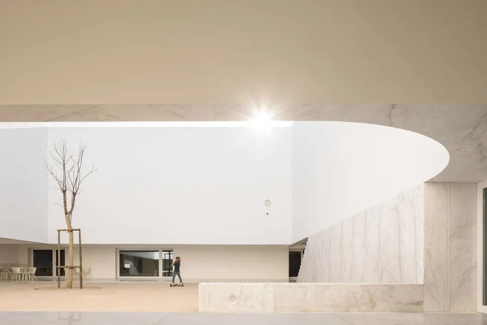 葡萄牙 Grândola 图书馆丨MGA + Pedro Domingos Arquitectos-27