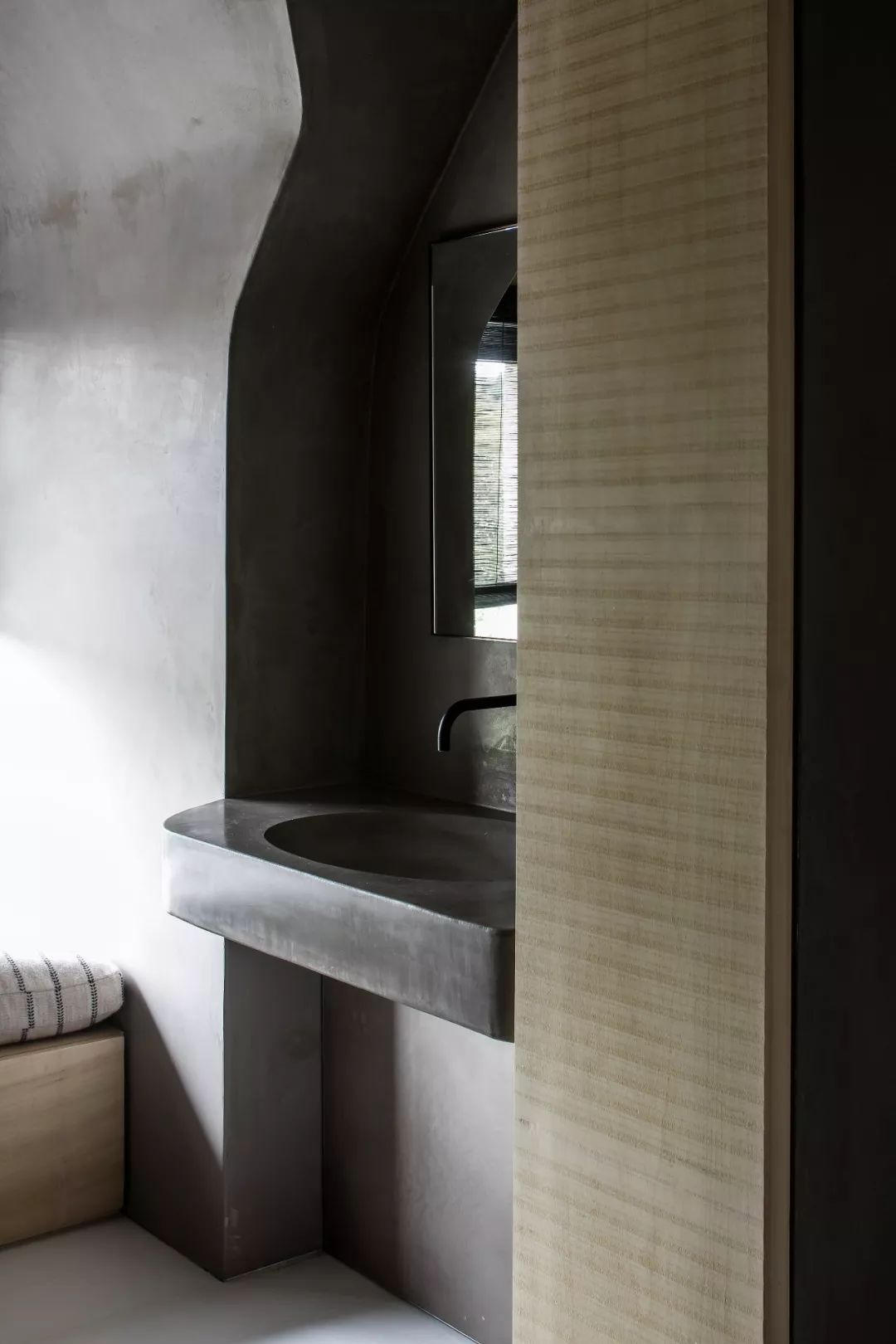 比利时 Benoit Viaene 打造内敛朴素公寓设计-24