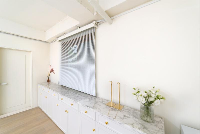 首尔白色调高级皮鞋专卖店-14