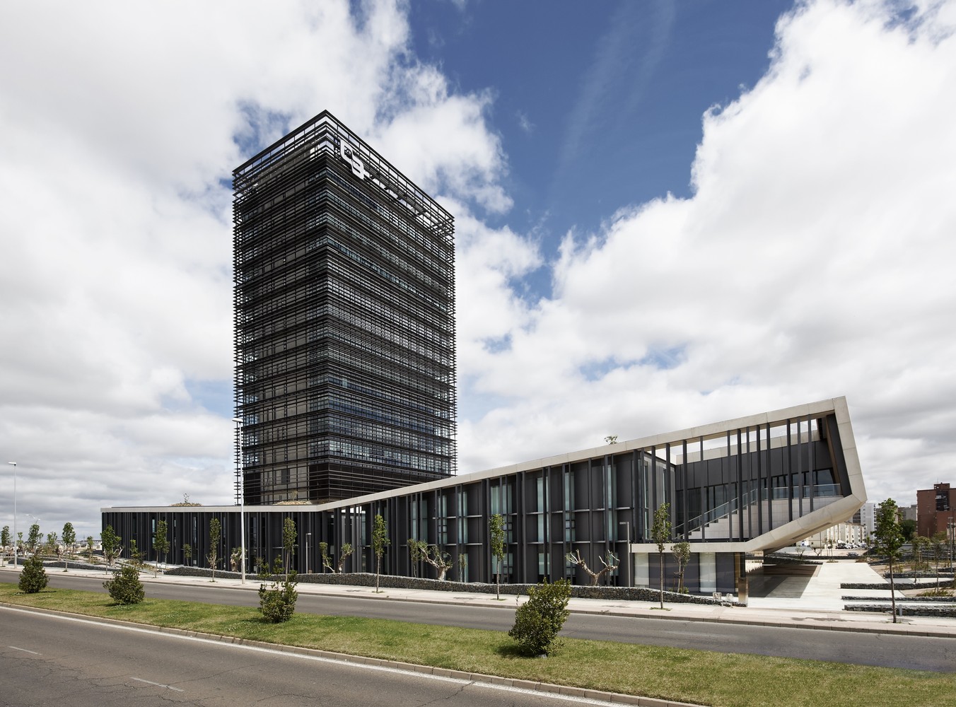 Headquarters Caja de Badajoz  Studio Lamela Architects-26