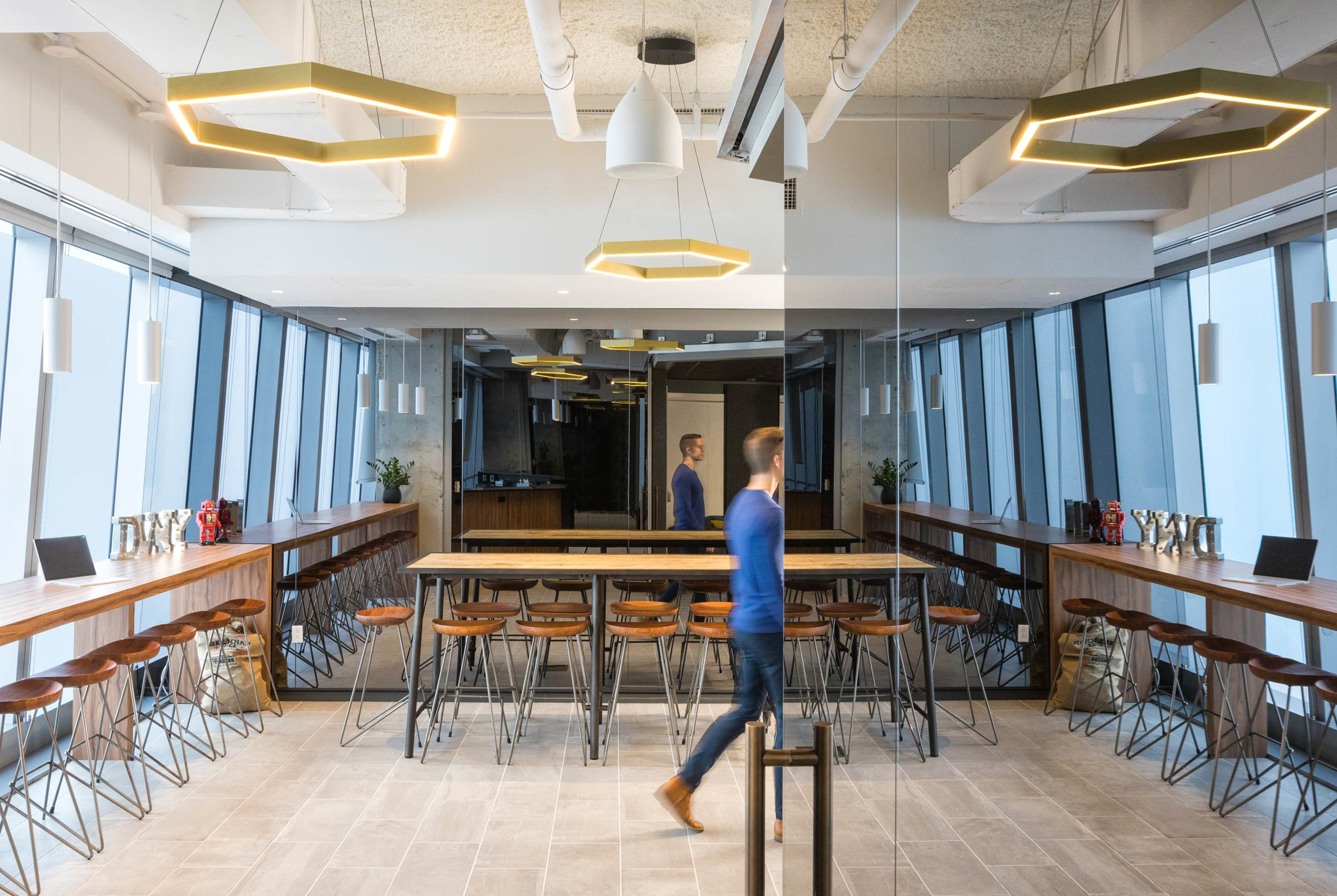 

		.wp-custom-logo .site-container .title-area {
			max-width: 90px;
		}
		
		.wp-custom-logo .title-area {
			padding-top: 11.176470588235px;
		}
		
-5