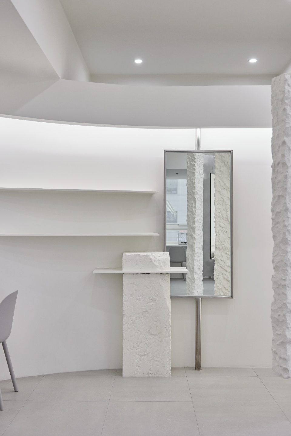 白色调高级美容沙龙，打造舒适私密空间-24