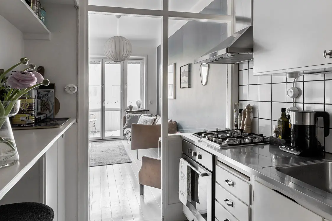 41 平米瑞典个性设计公寓 | 色彩与古董壁纸的完美融合-9