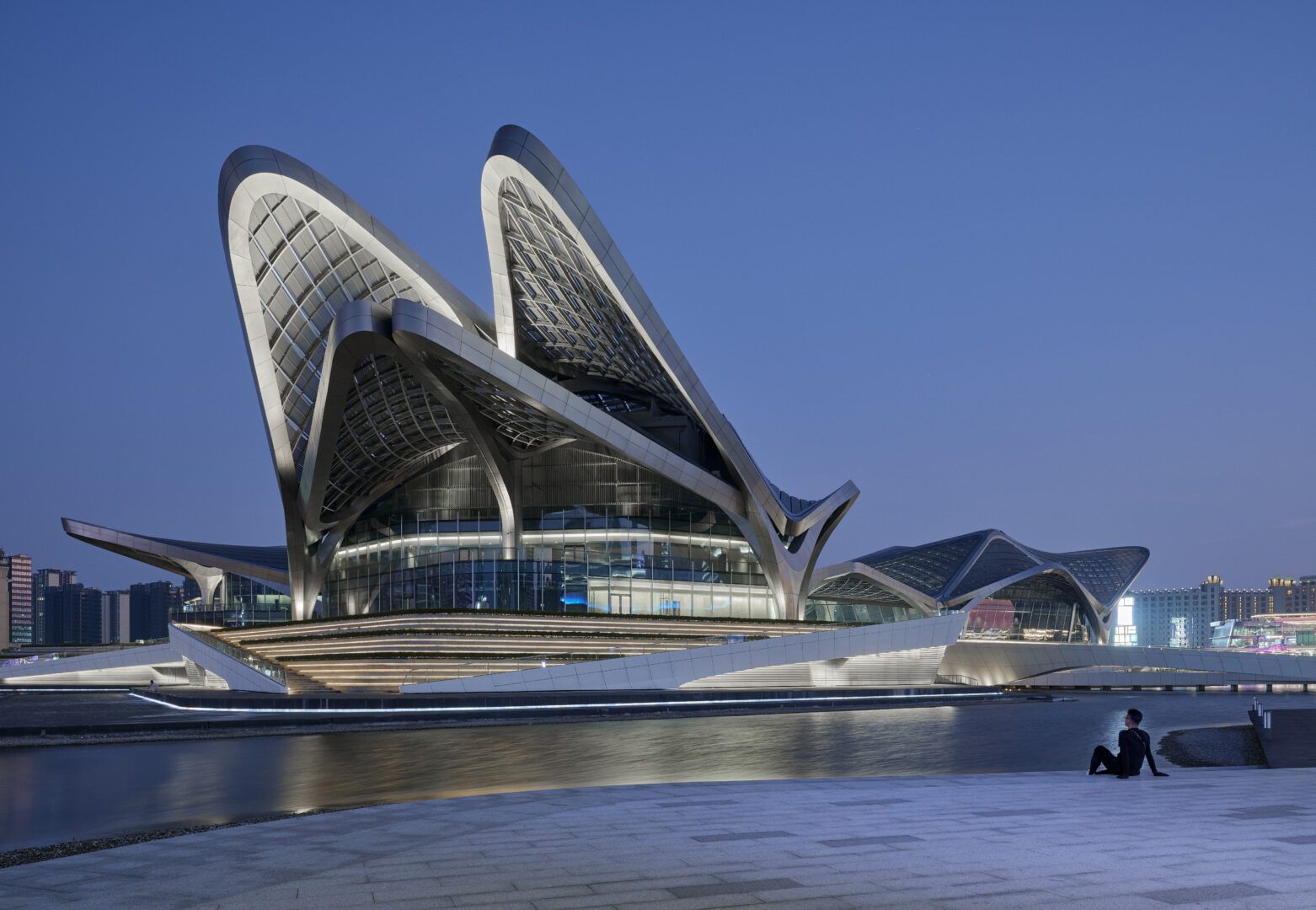 ZHUHAI JINWAN CIVIC ART CENTRE | ZAHA HADID ARCHITECTS - ARCH2O-13