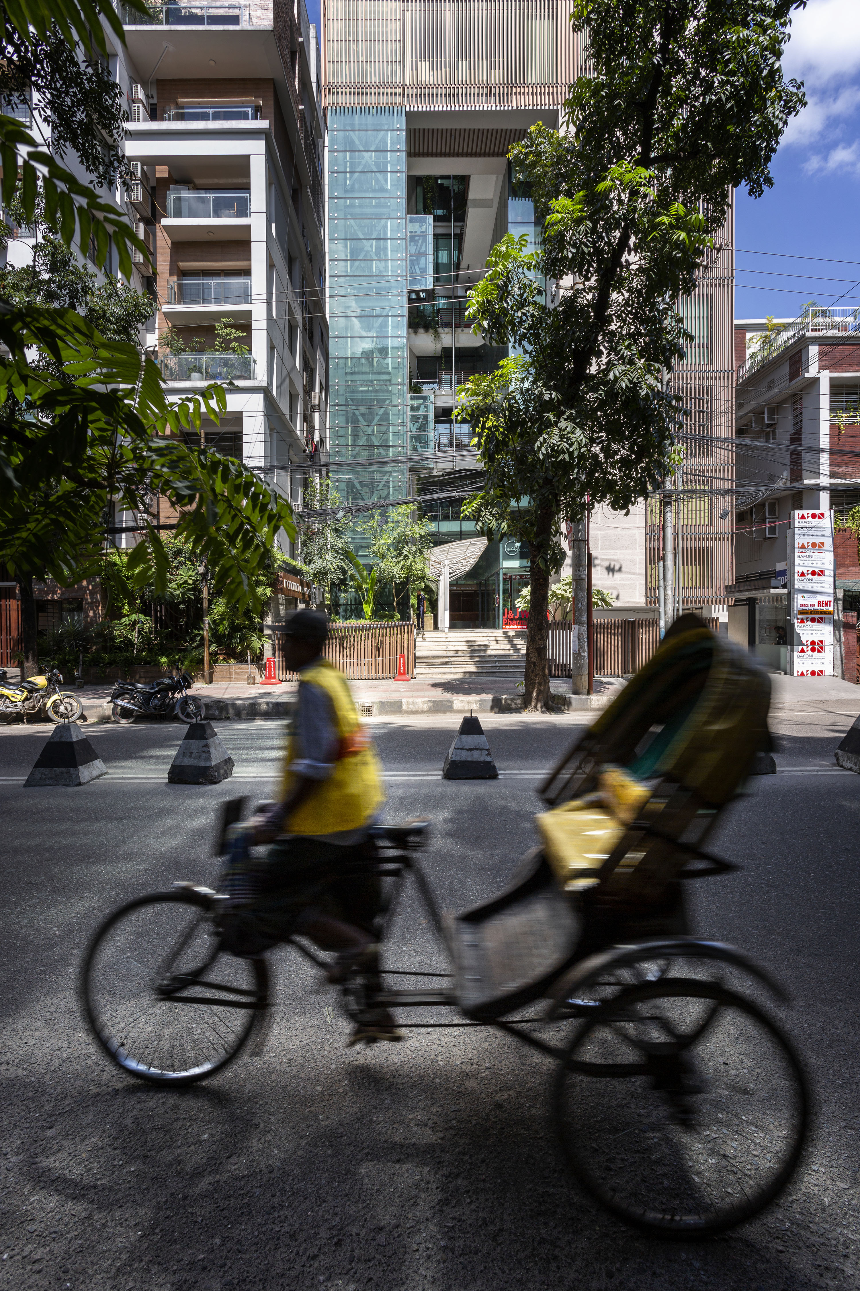 绿意盎然的都市森林办公楼-21