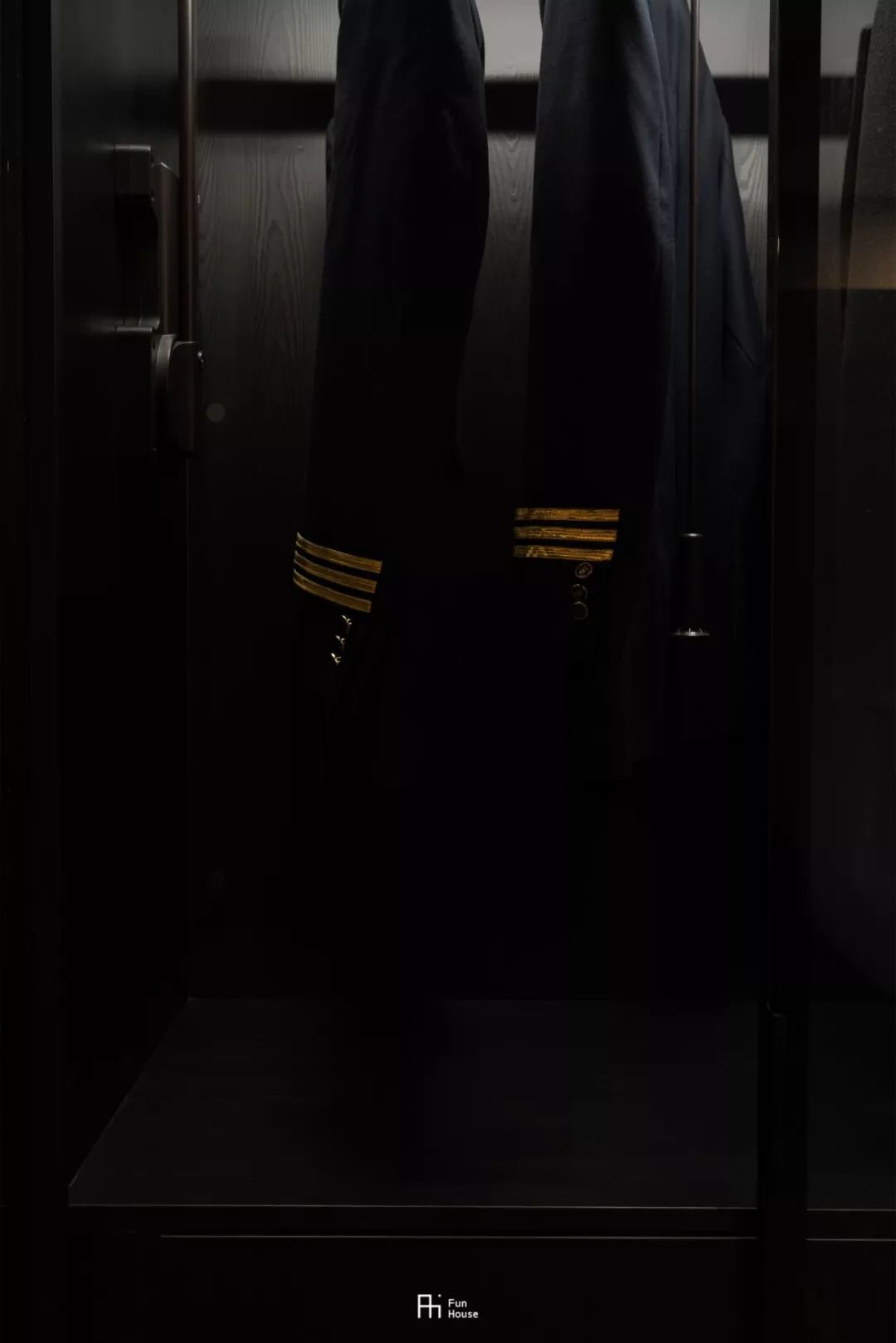 暗色方室 | FunHouse 设计融入宇宙元素-47