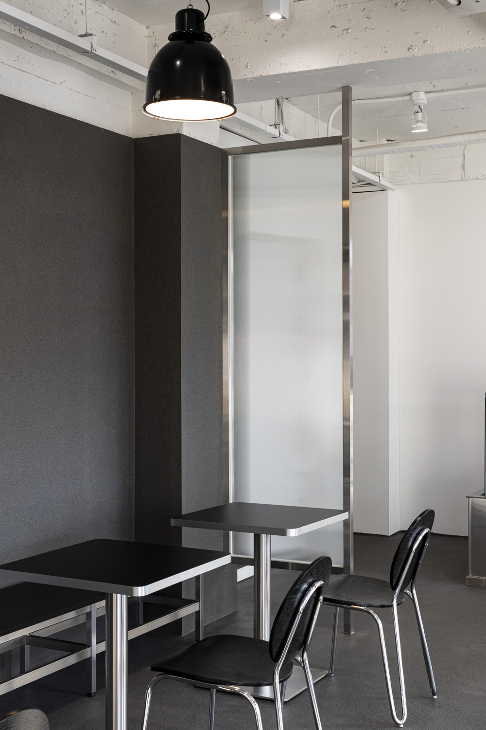 43 平小空间，打造极简白色调的咖啡馆魅力-12