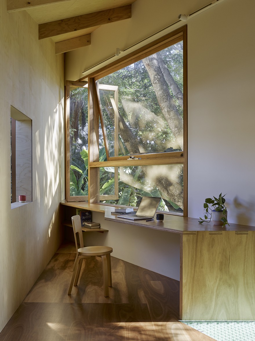 Modern Treehouse Designed as a “Weekender in the Backyard” for a Young Couple-18