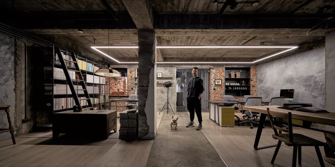 破旧老仓库改造时髦Loft风办公空间-15