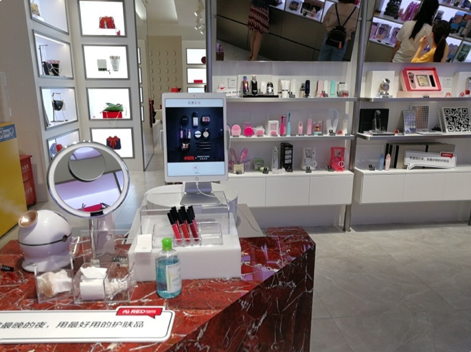 “流量收割机”，开了全球首家线下体验店-35