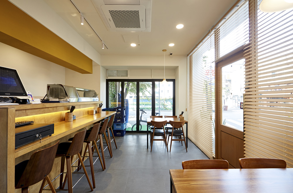 10 坪极简主义烤鱼店，品味温馨与时尚-7