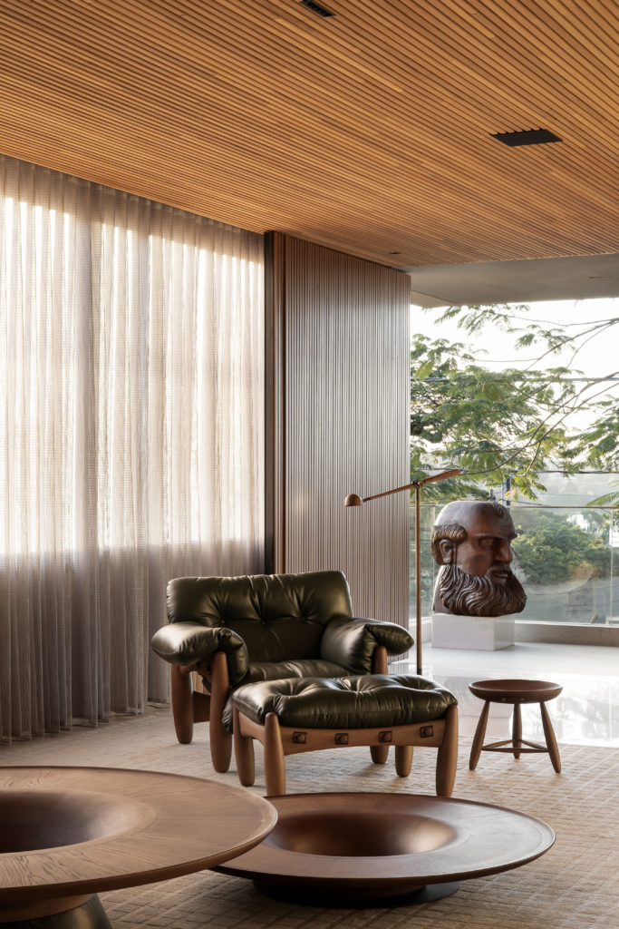 A uma quadra da Lagoa da Pampulha (BH), esta casa com 793m2 de área construída foi projetada do zero - Conexão Decór-14