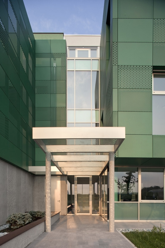 绿色铝板打造的意大利酒庄扩建项目-10