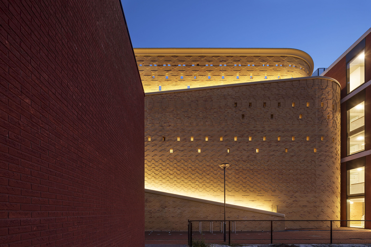 卡特沃德广场停车场-28