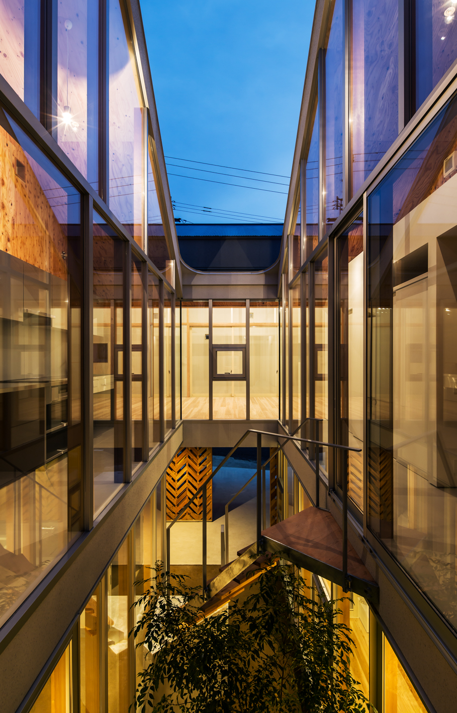 双屋共生,绿意盎然的家庭住宅-32