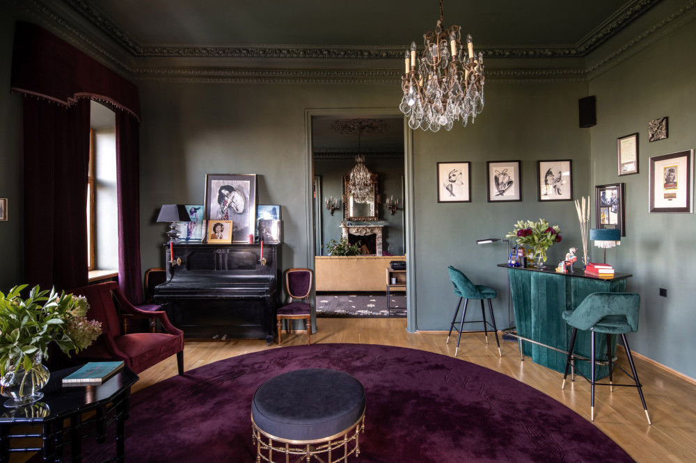 乌克兰历史公寓，古董家具打造精致闺房风格-25