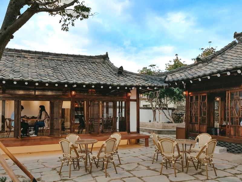 韩屋咖啡厅 | 250 平韩屋改造的室内设计奇迹-2