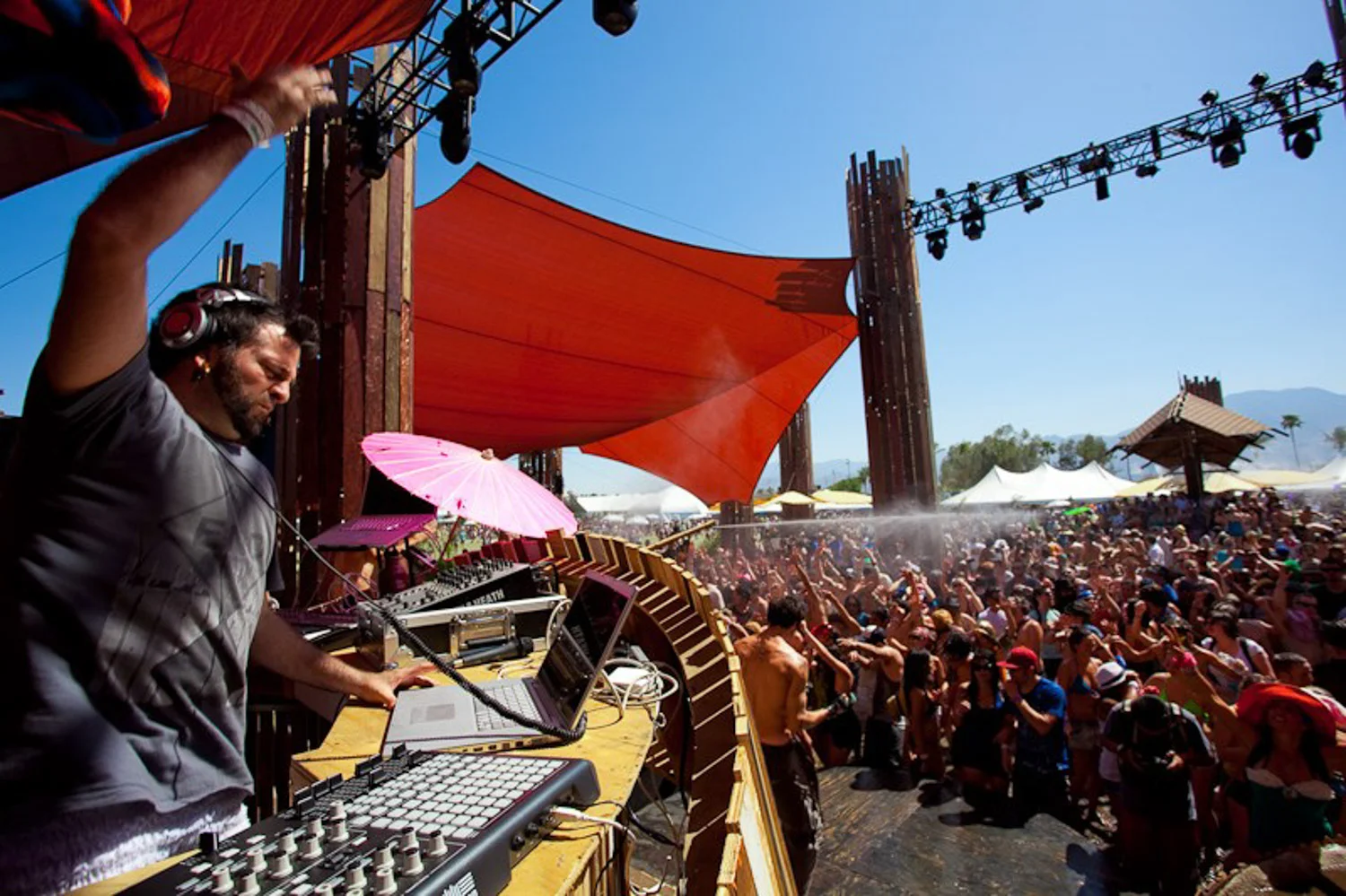 Do Lab Misting Oasis Stage at Coachella 2010 — HUNTER LEGGITT STUDIO-34